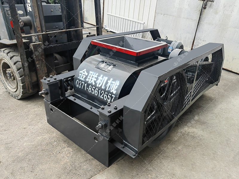 2PG小型對(duì)輥破碎機(jī)發(fā)貨現(xiàn)場(chǎng)圖片_發(fā)往江西撫州_破碎玻璃