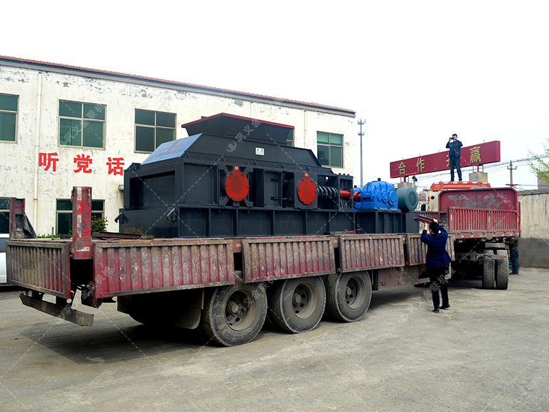 砂廠更換設(shè)備用對(duì)輥破碎機(jī)多少錢一臺(tái)？